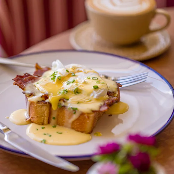 Eggs Benedict