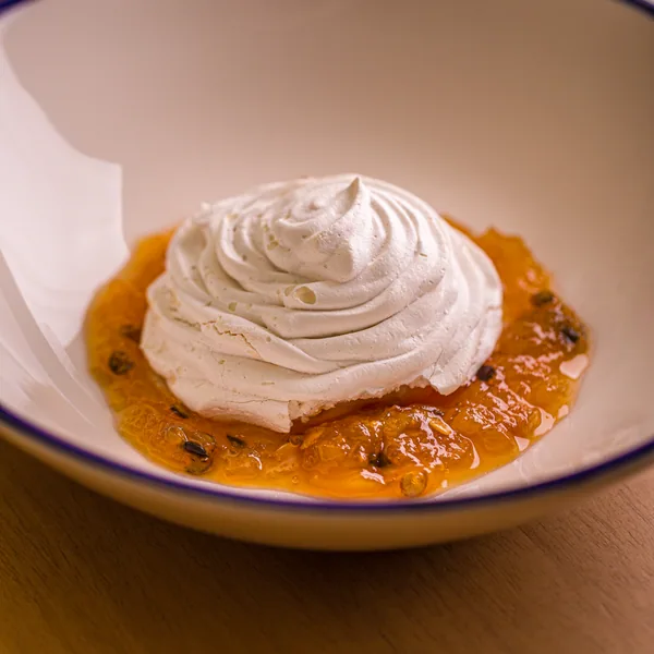 Pavlova de Baunilha do Cerrado
