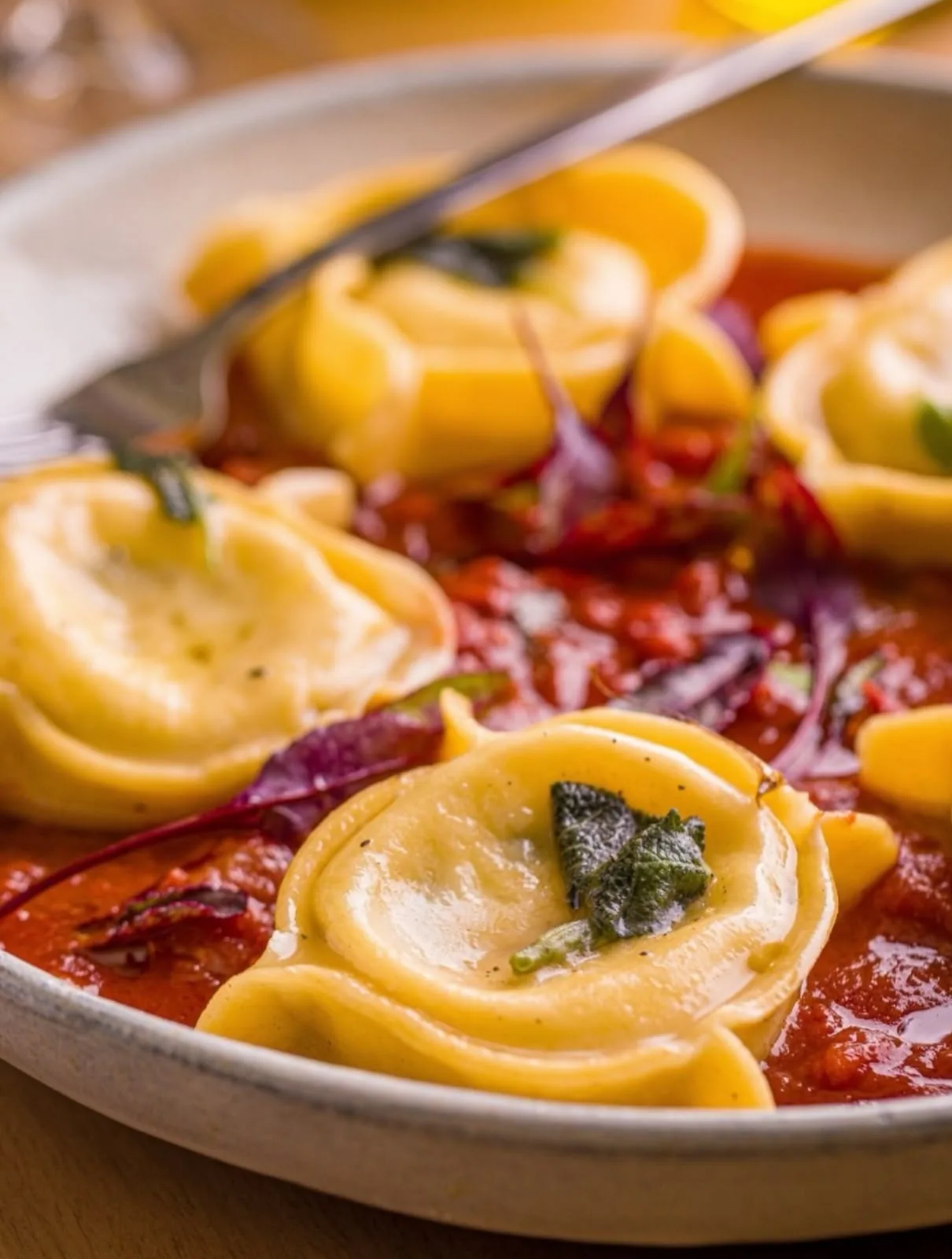 Raviolli de búfala em Curitiba: sabor artesanal no Emma Café Bistrot
